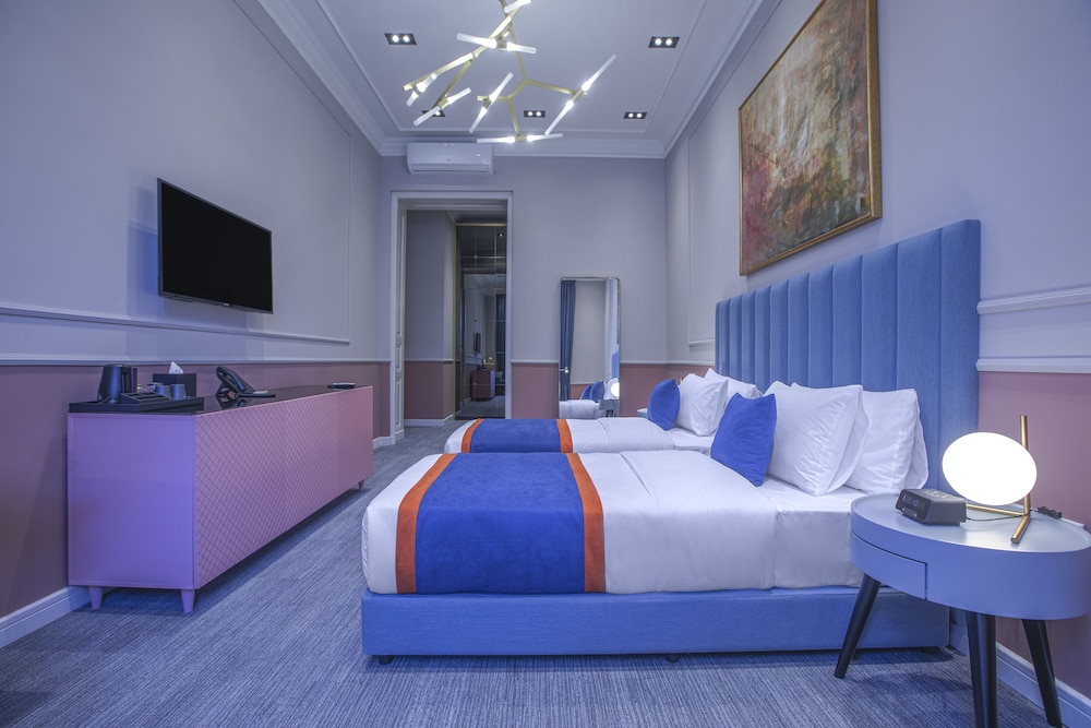 Heritage Hotel and Suites 11