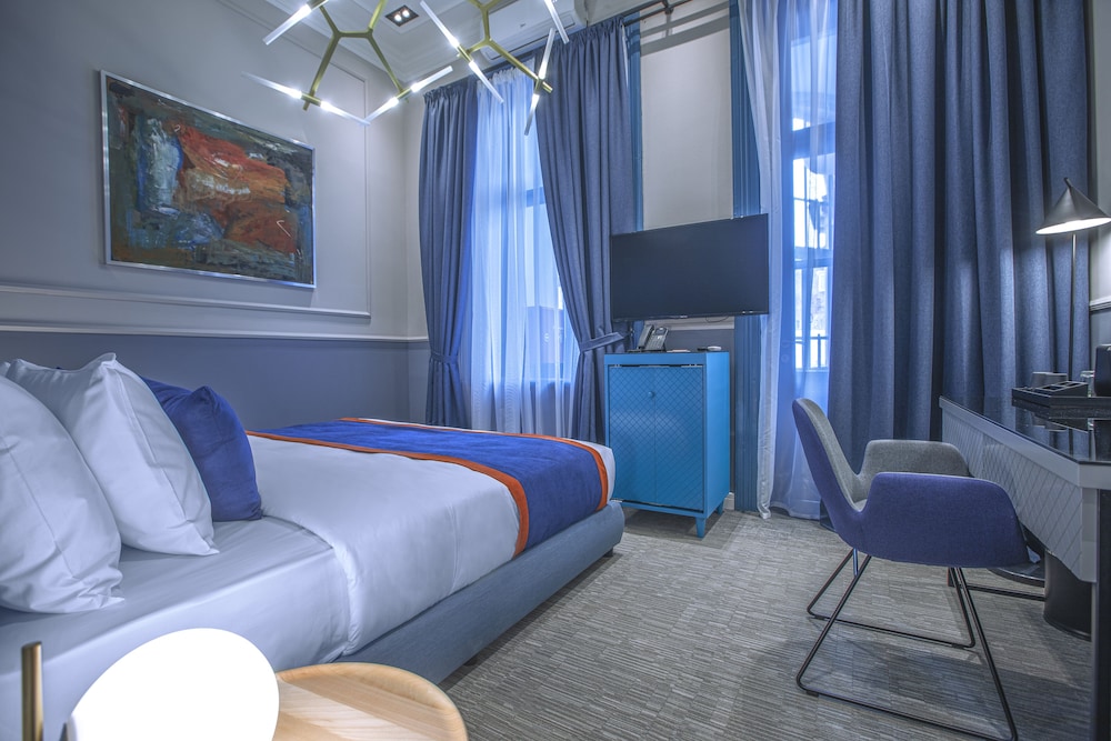 Heritage Hotel and Suites 3