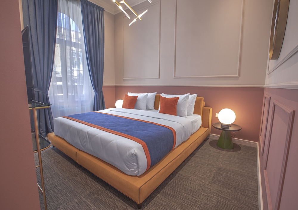 Heritage Hotel and Suites 17