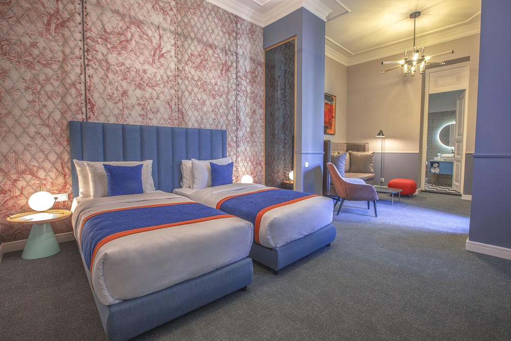 Heritage Hotel and Suites 18