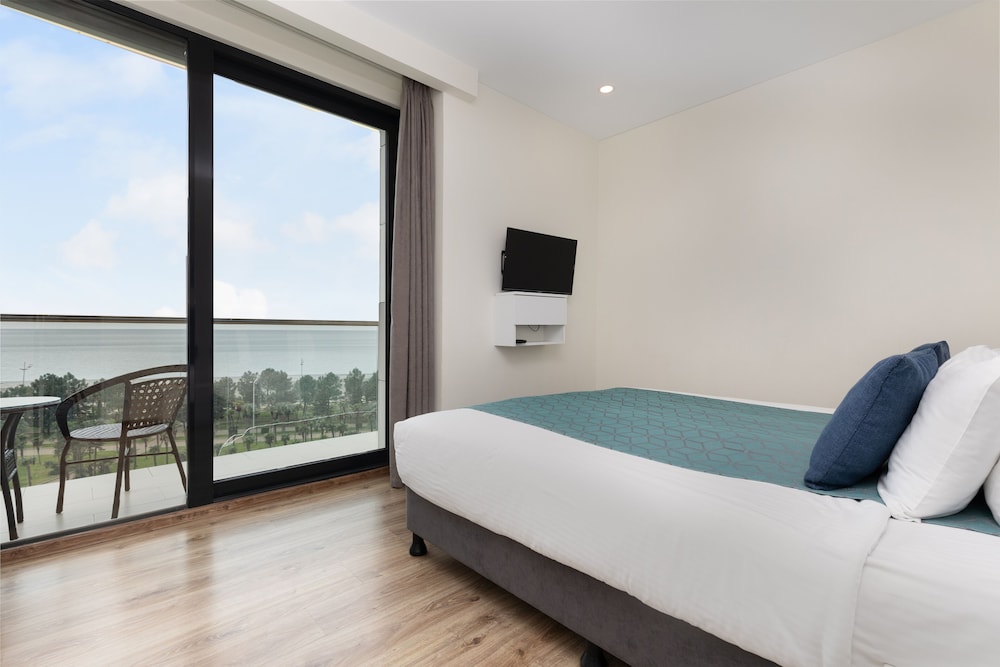 Bellevue Residence Suites 11