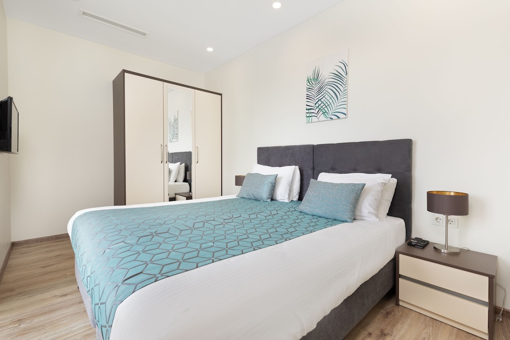 Bellevue Residence Suites 12