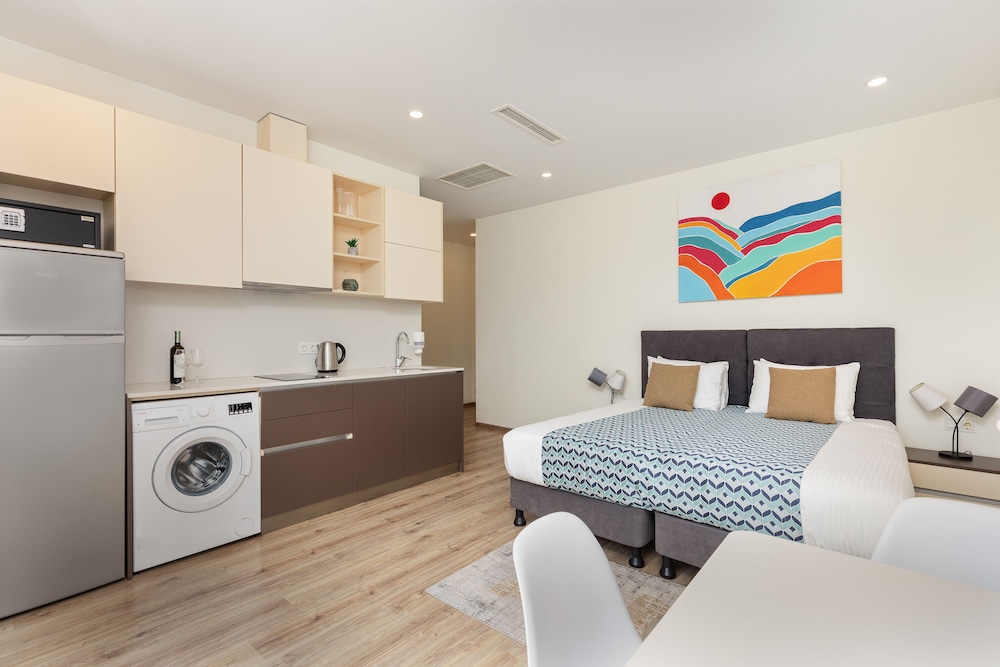 Bellevue Residence Suites 24
