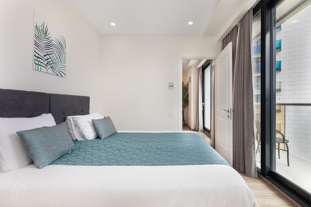 Bellevue Residence Suites 13
