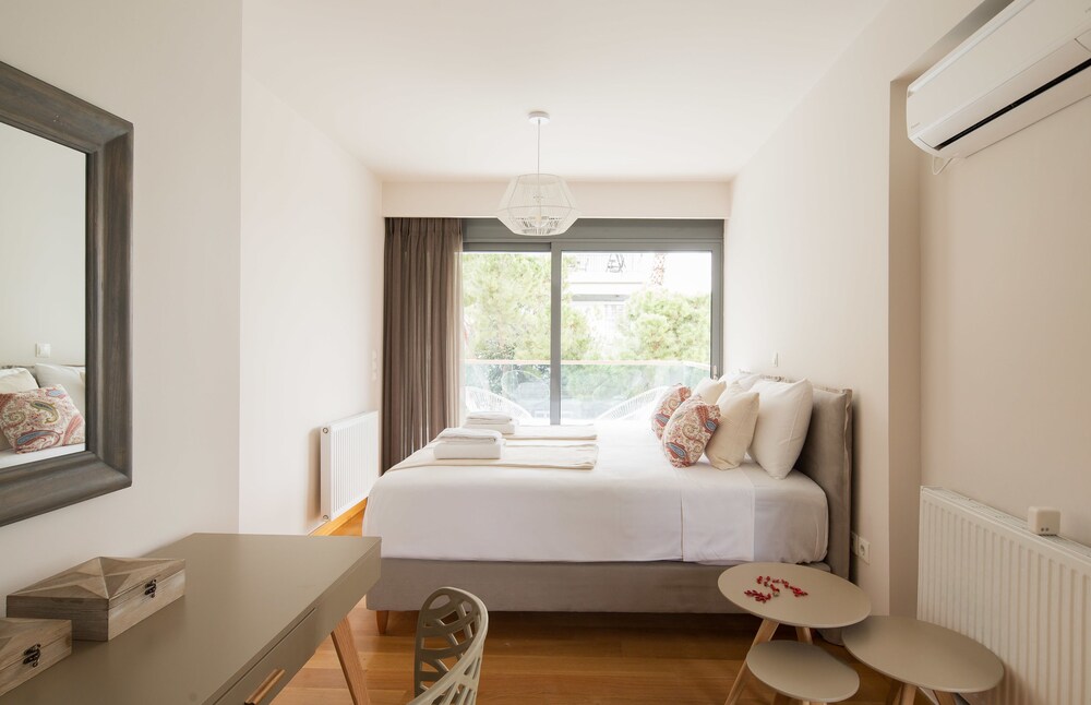 Elaia Luxury Suites Glyfada 11
