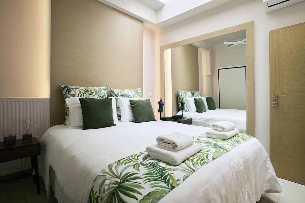 Elaia Luxury Suites Glyfada 14