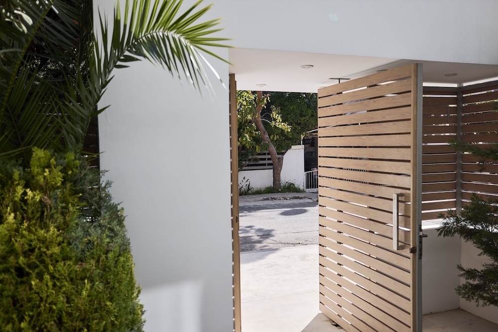 Elaia Luxury Suites Glyfada 4
