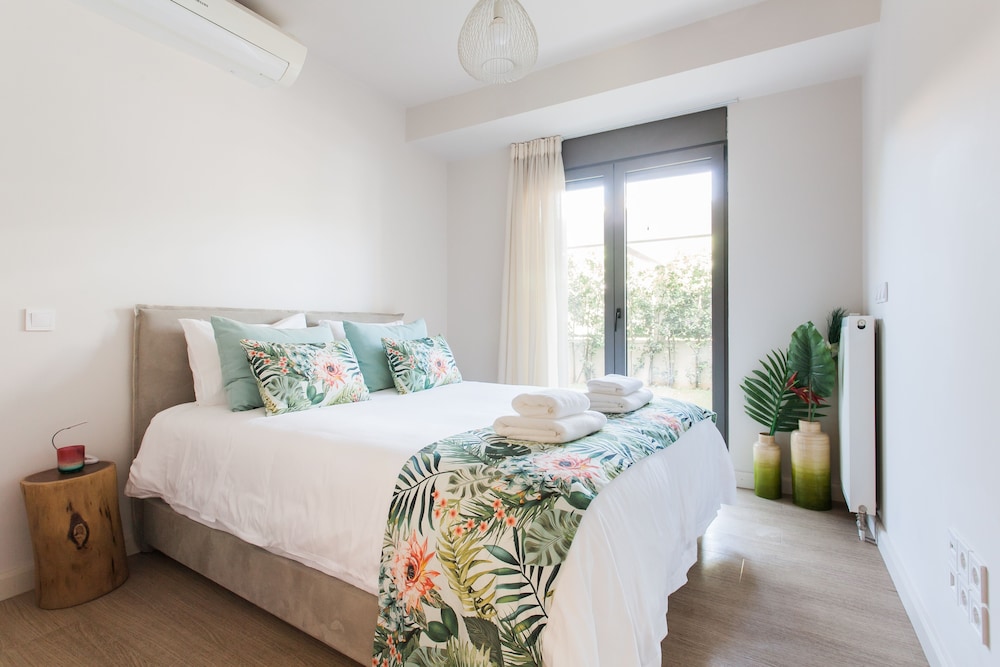 Elaia Luxury Suites 18