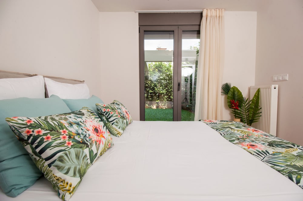 Elaia Luxury Suites 4