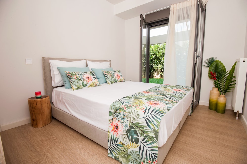 Elaia Luxury Suites 5