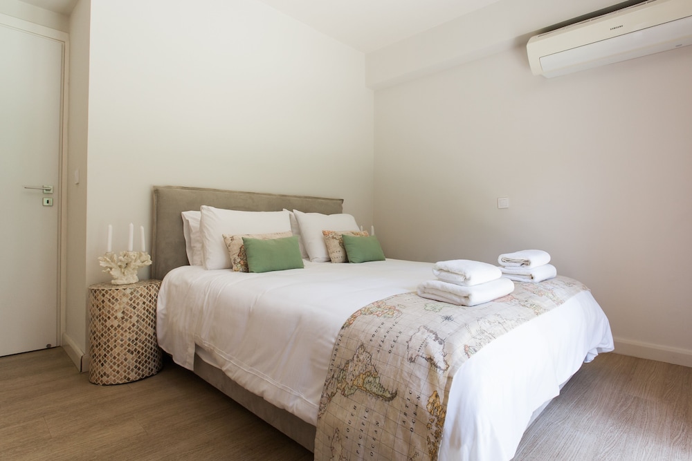 Elaia Luxury Suites 19