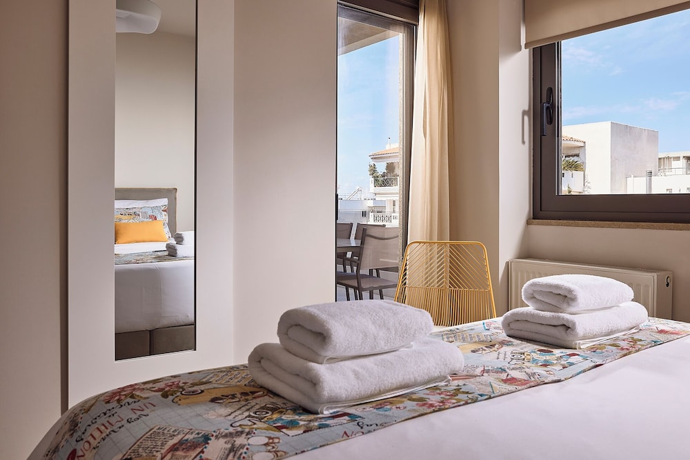 Elaia Luxury Suites 24