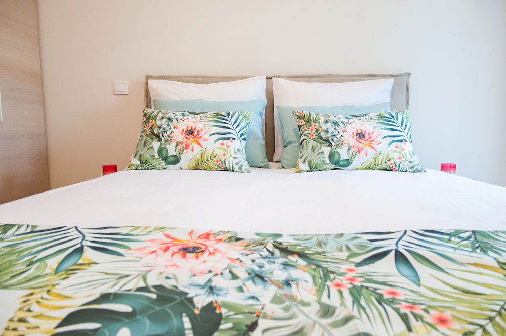 Elaia Luxury Suites 7