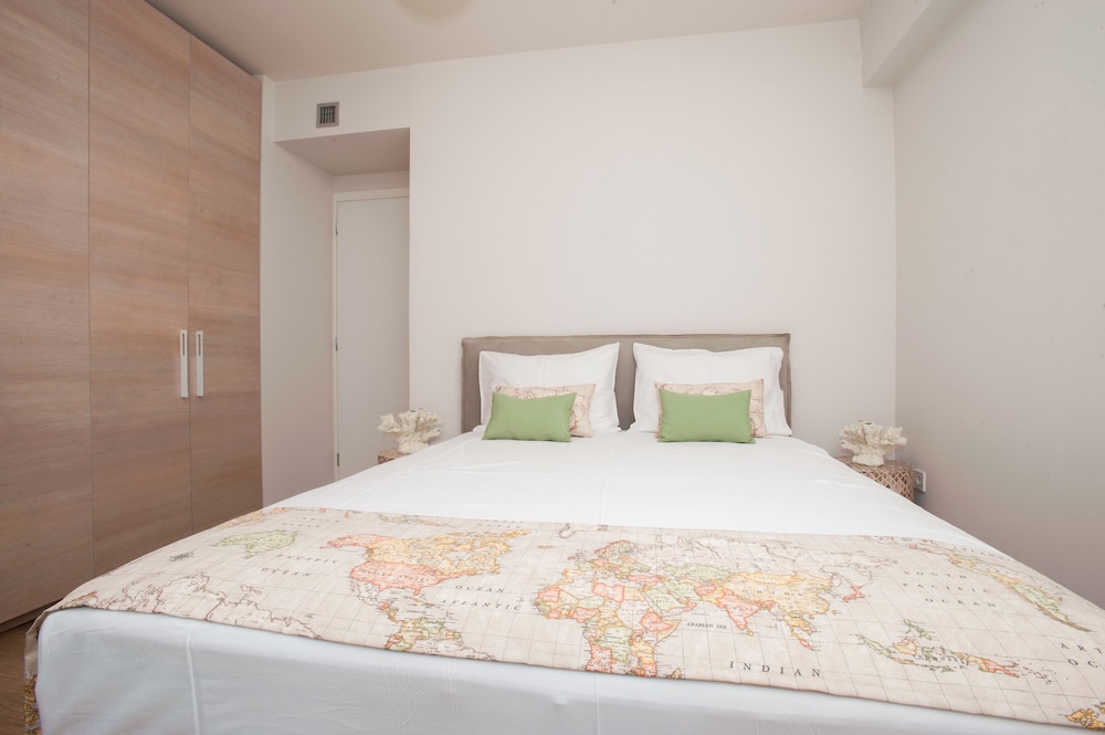 Elaia Luxury Suites 9