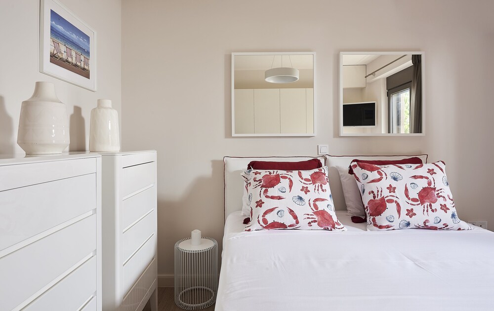 Elaia Luxury Suites 20