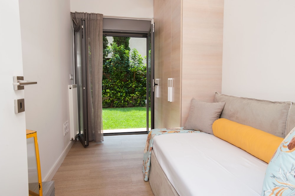 Elaia Luxury Suites 2