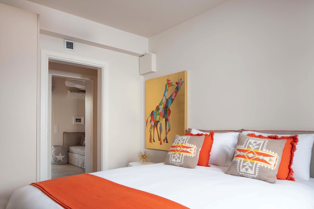 Elaia Luxury Suites 14