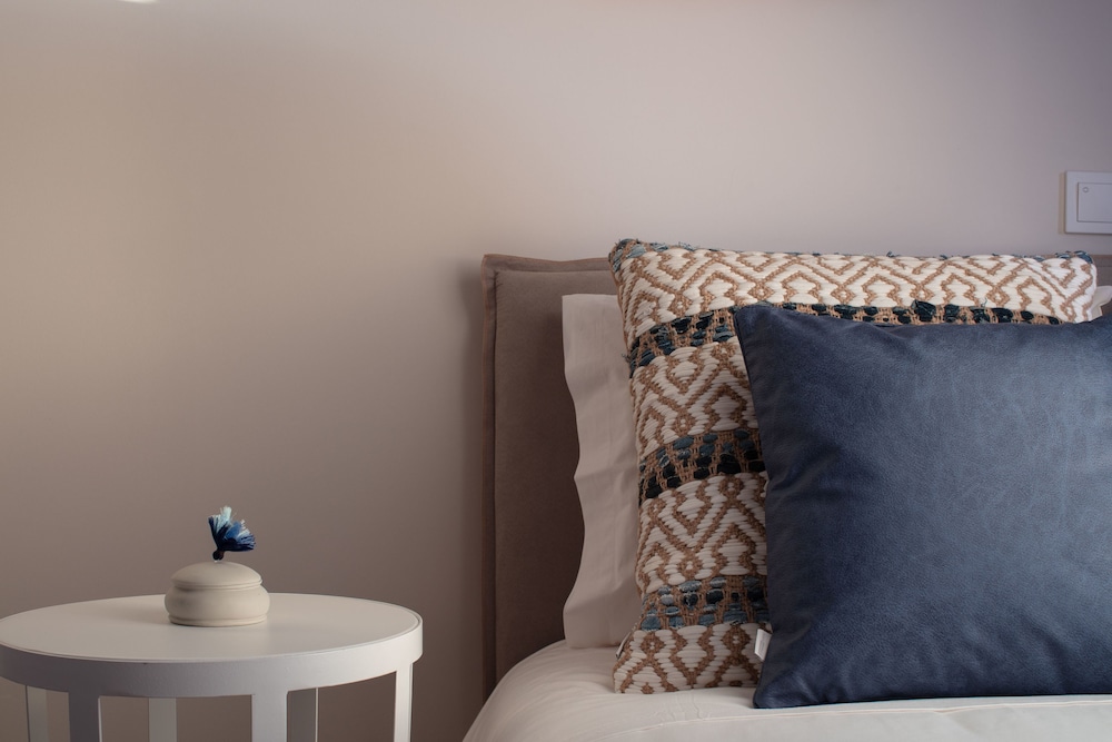 Elaia Luxury Suites 13