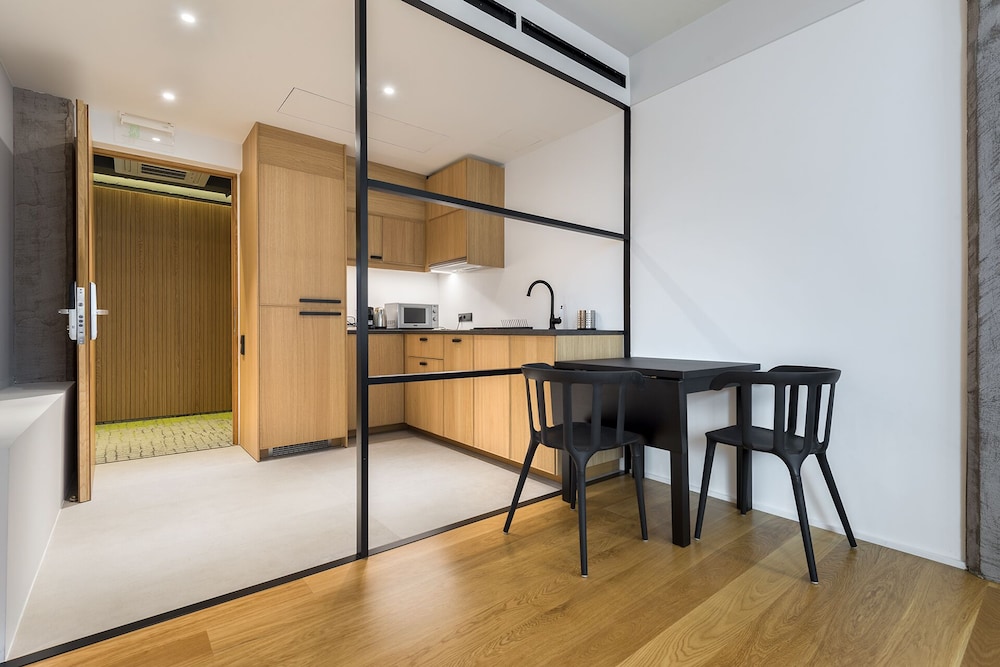 Kin Athens 22