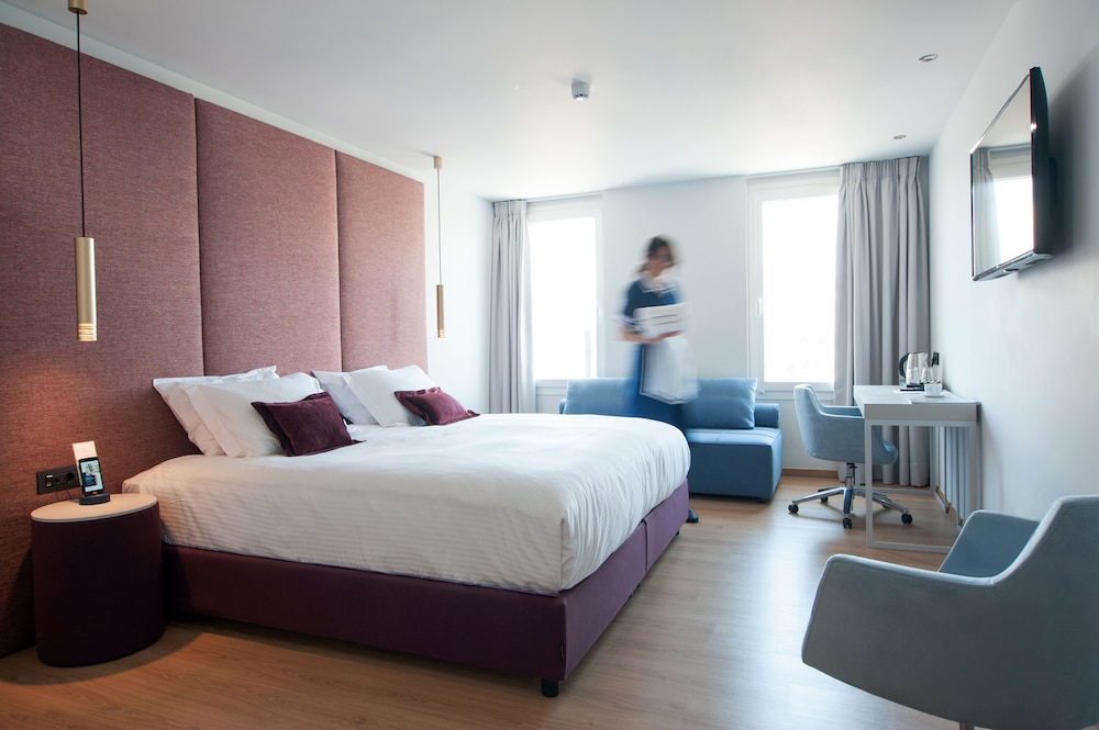 Athenaeum Smart Hotel 9