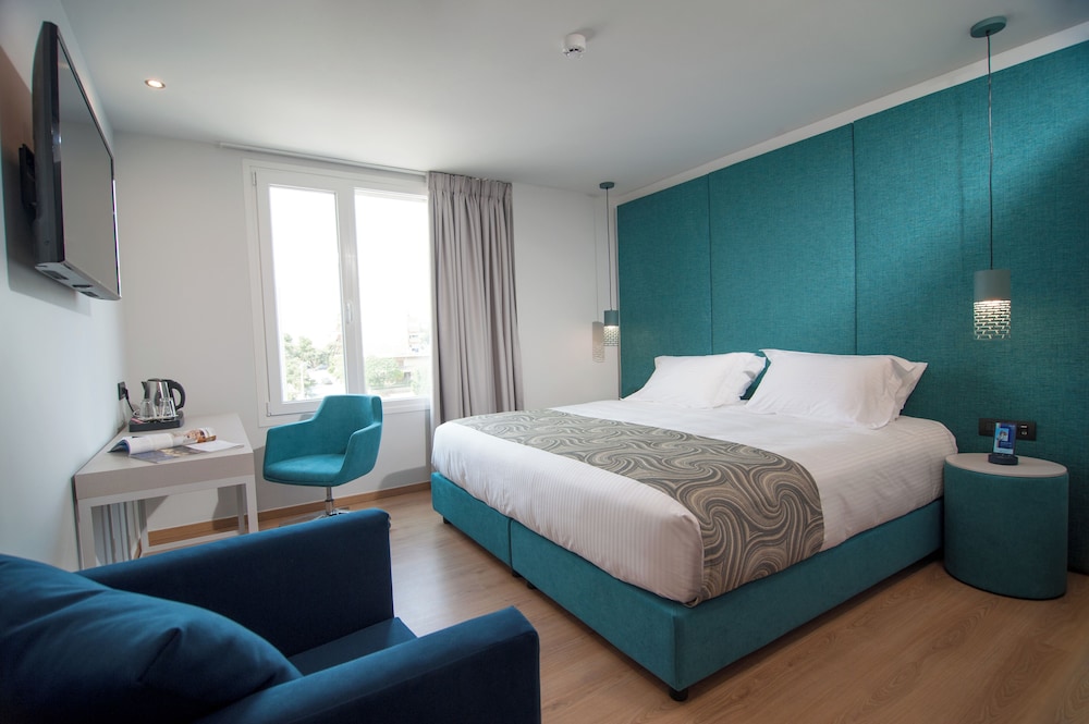 Athenaeum Smart Hotel 13