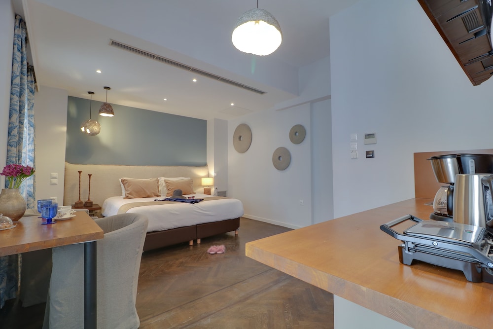 Athinn Residence 16