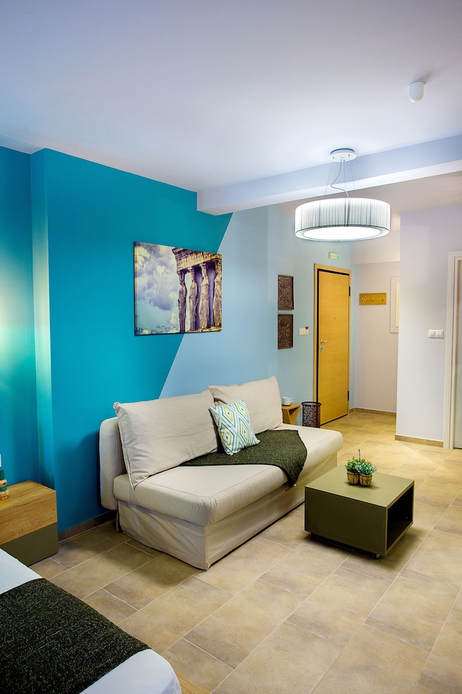 Emerald Suites & Studios 22
