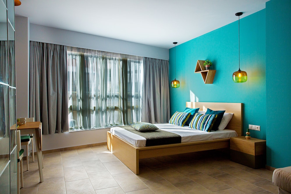 Emerald Suites & Studios 10