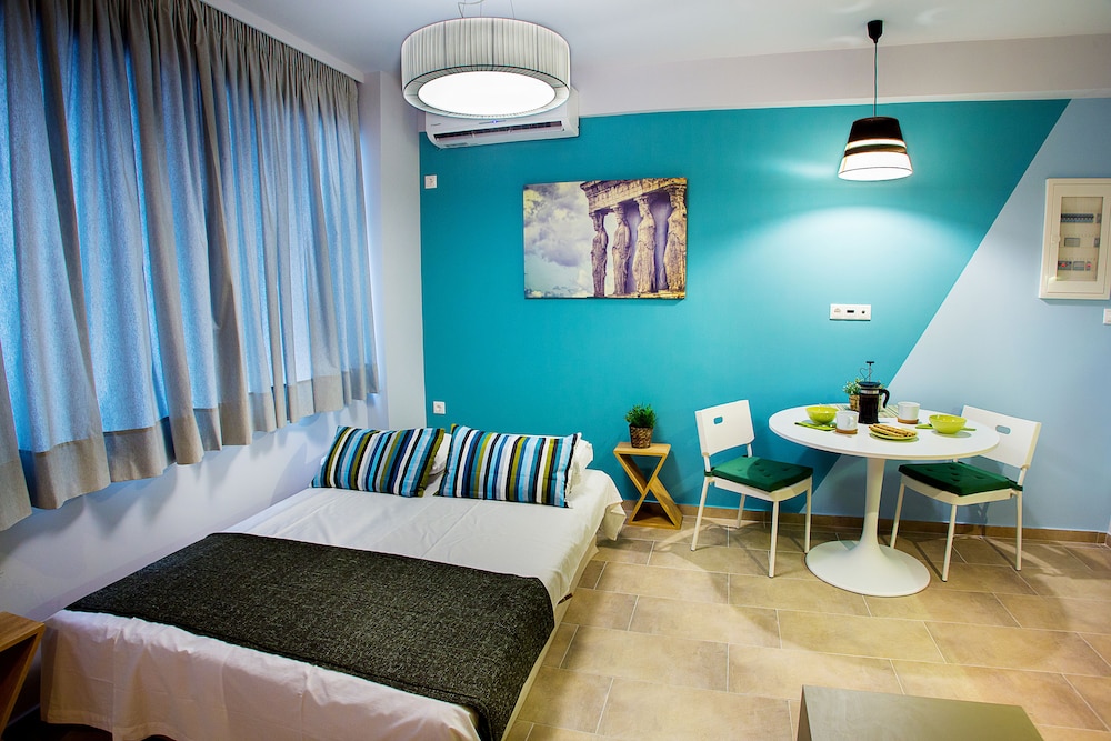 Emerald Suites & Studios 6