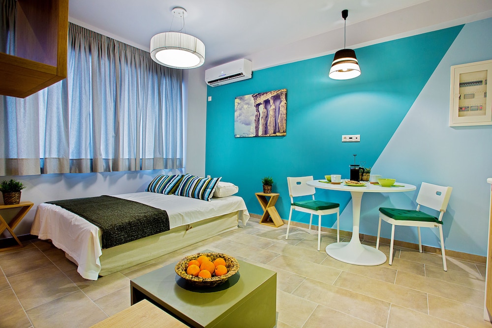 Emerald Suites & Studios 8