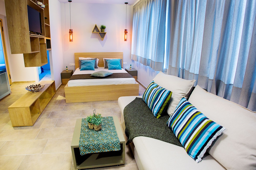 Emerald Suites & Studios 4