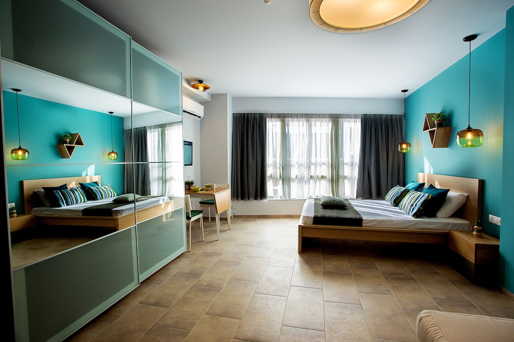 Emerald Suites & Studios 9
