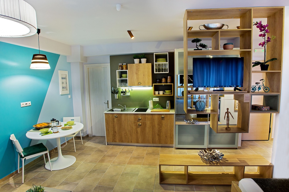 Emerald Suites & Studios 21