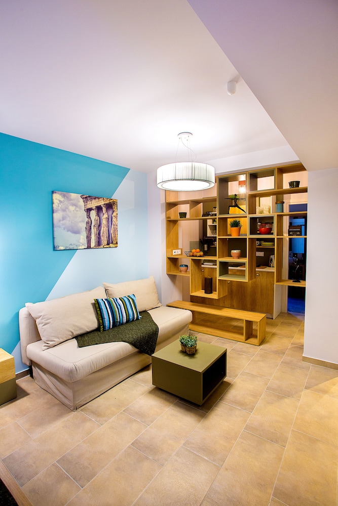 Emerald Suites & Studios 23