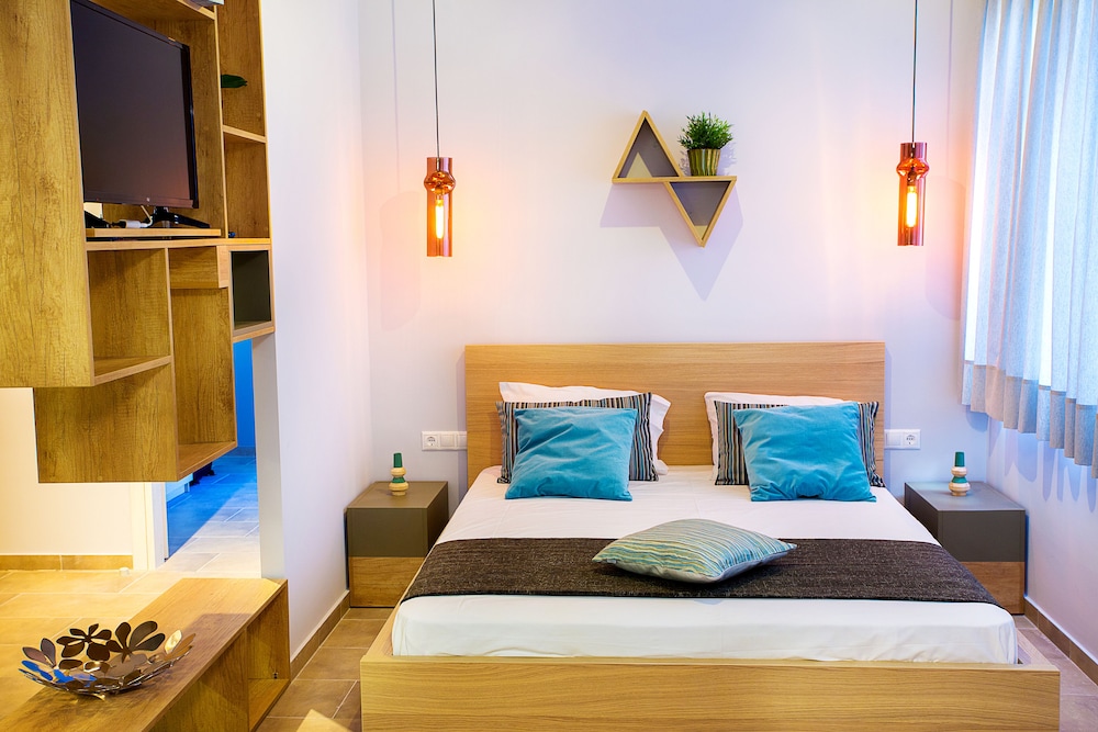 Emerald Suites & Studios 7