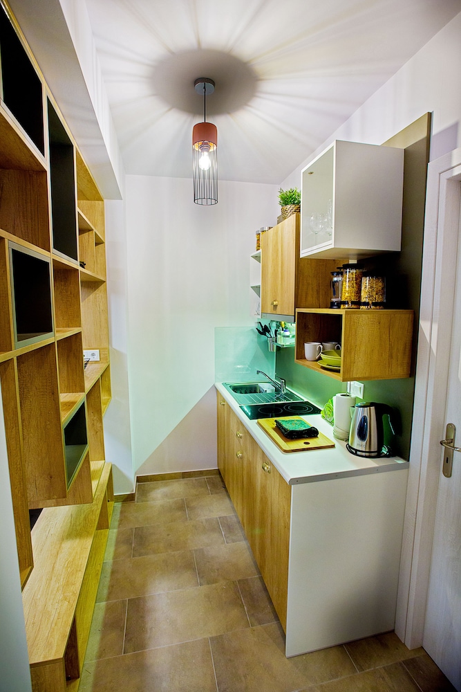 Emerald Suites & Studios 20
