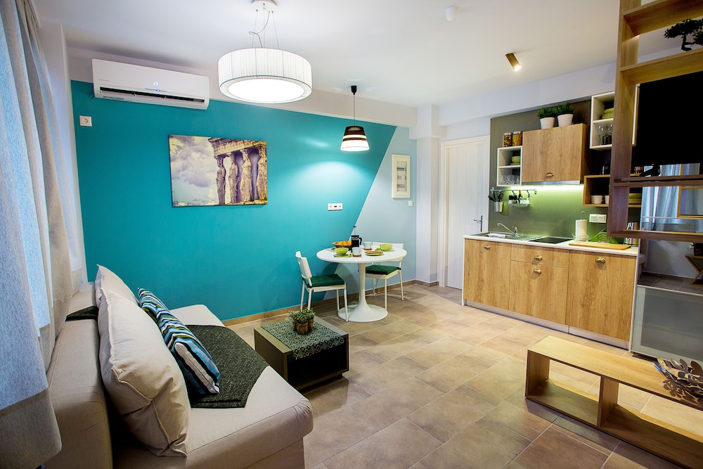 Emerald Suites & Studios 1
