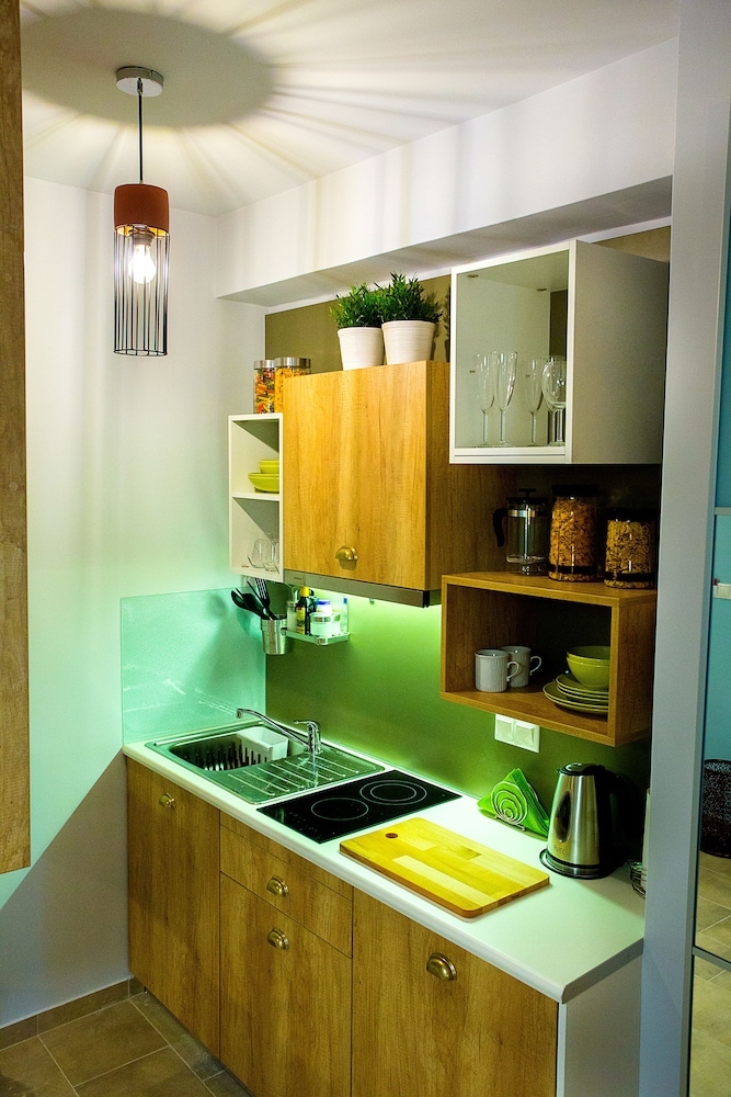 Emerald Suites & Studios 19