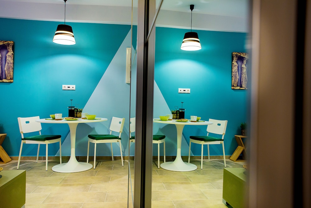Emerald Suites & Studios 15