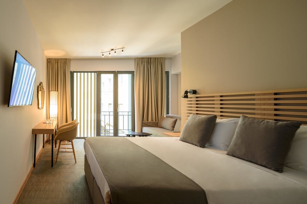 Fos DownTown Suites 13