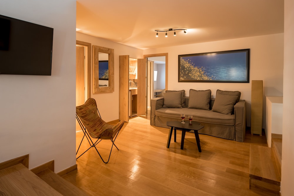 Fos DownTown Suites 16