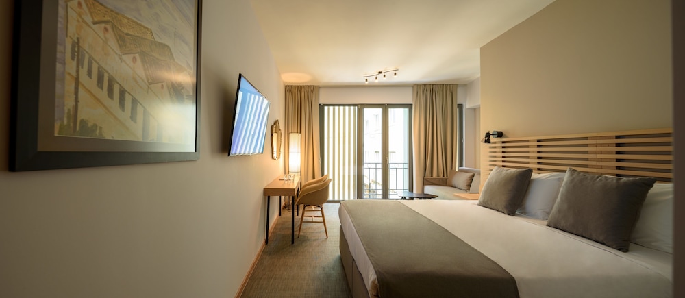 Fos DownTown Suites 18