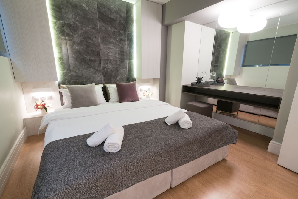 Fortyseven Luxury Suites & Lofts 23