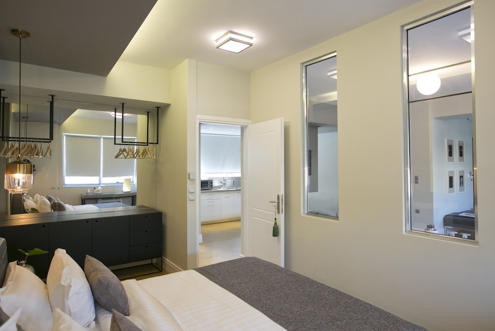 Fortyseven Luxury Suites & Lofts 6