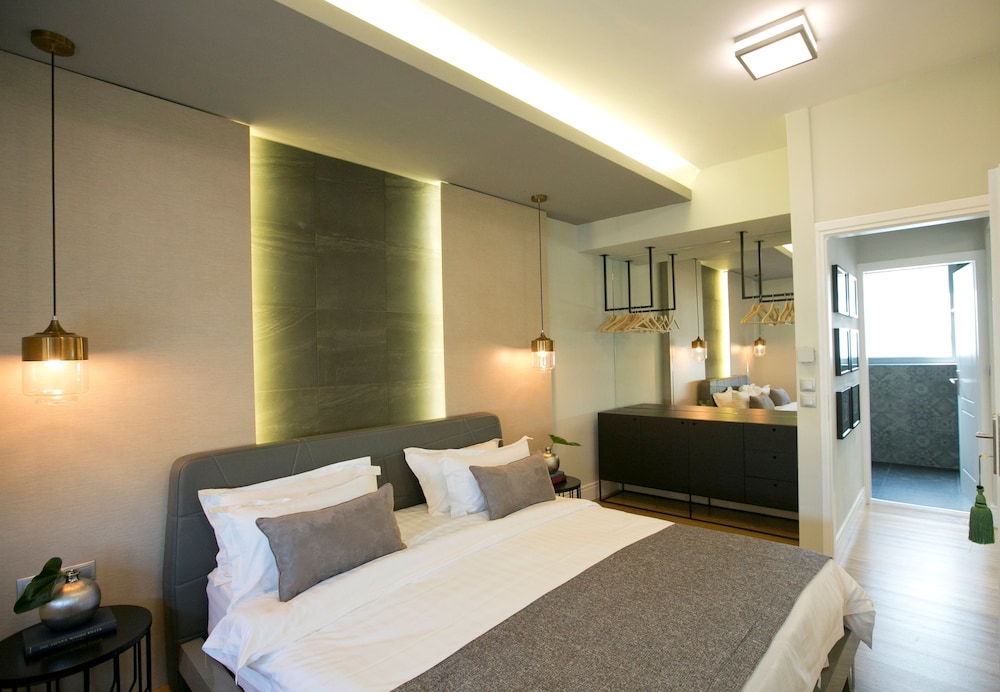 Fortyseven Luxury Suites & Lofts 7