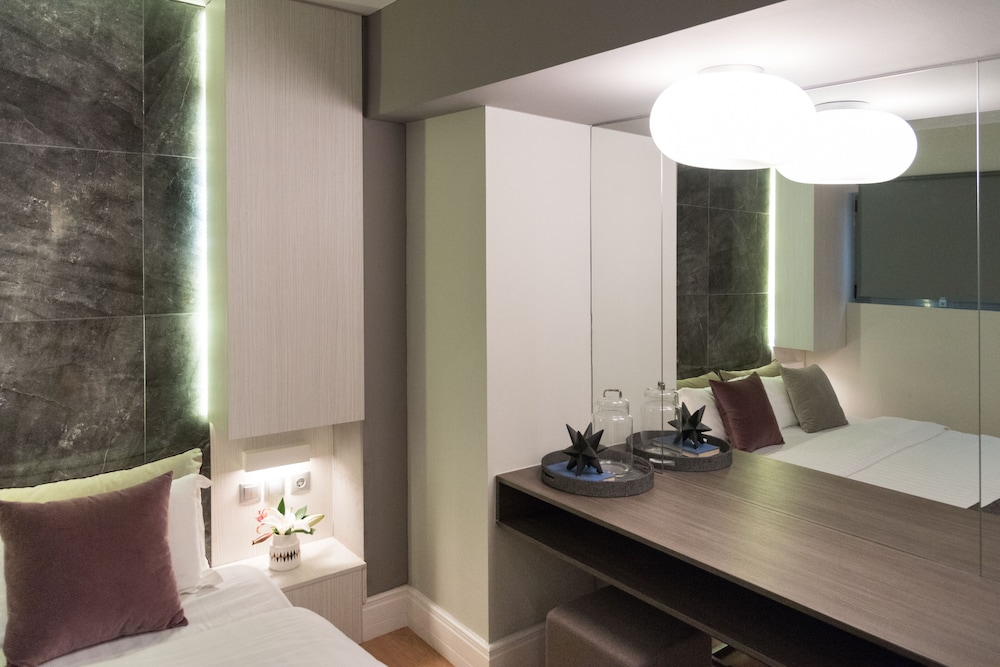 Fortyseven Luxury Suites & Lofts 22