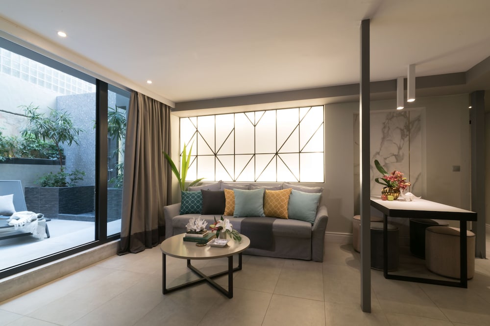 Fortyseven Luxury Suites & Lofts 19