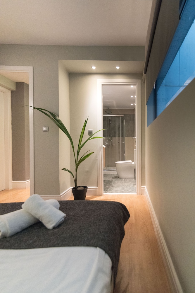 Fortyseven Luxury Suites & Lofts 17