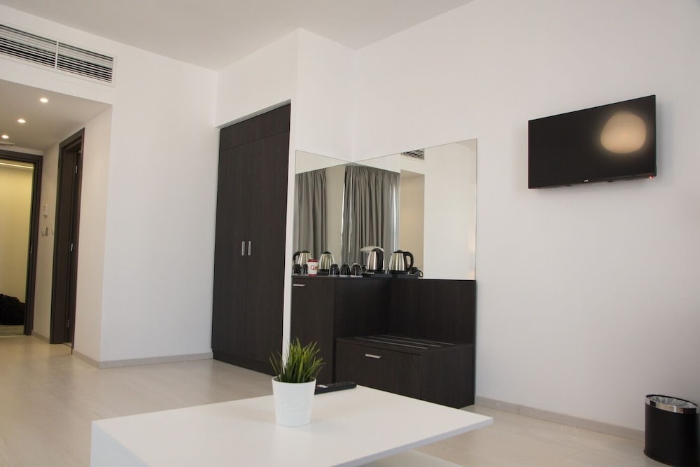 Boss Boutique Athens 9
