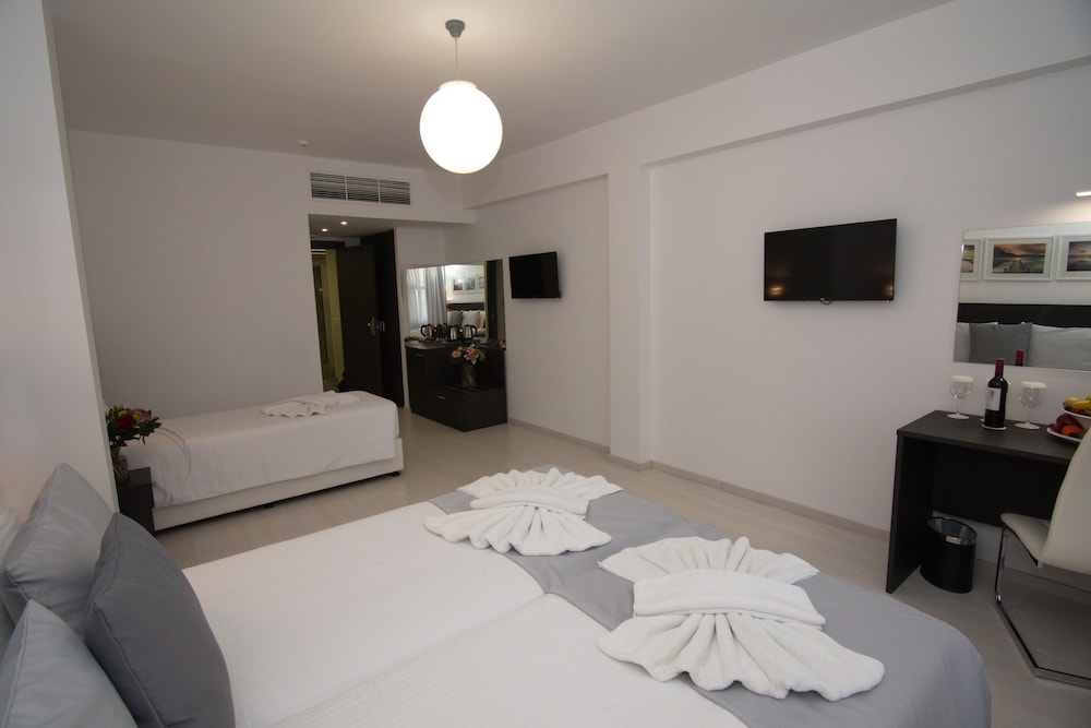 Boss Boutique Athens 22